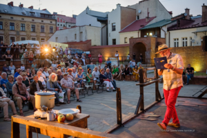 „Noc Helvera”, spektakl pod bimą